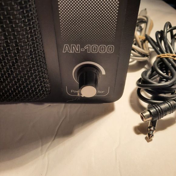 Anchor AN-1000 Powered Monitor - Powers ON, with Speaker Cables - Picture 3 of 13